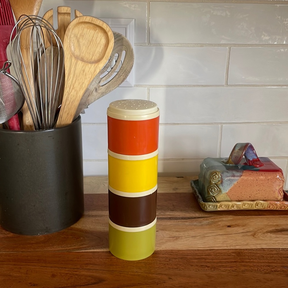 Vintage Tupperware stackable, spice shakers set of four